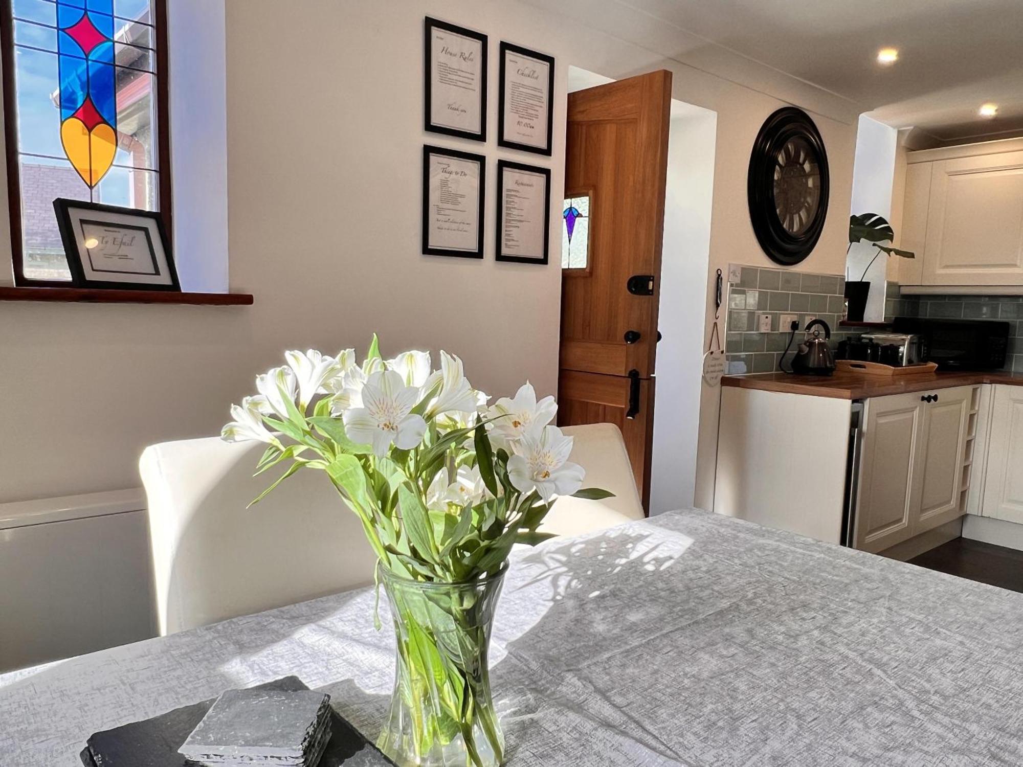 3 Bed Detached Cottage- Log Burner Mountain Views Beaumaris Εξωτερικό φωτογραφία