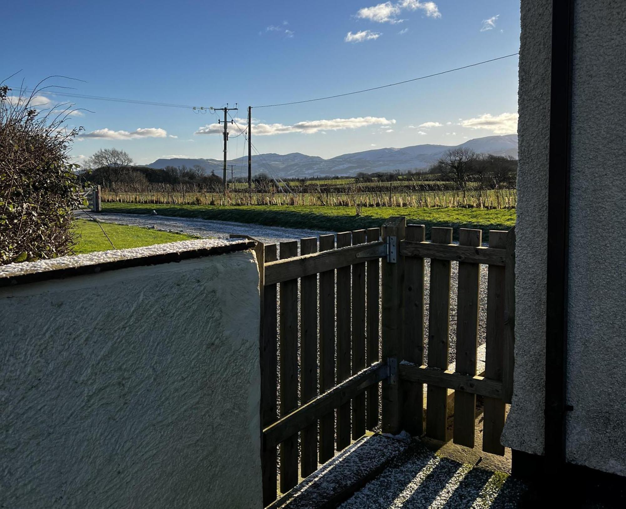 3 Bed Detached Cottage- Log Burner Mountain Views Beaumaris Εξωτερικό φωτογραφία