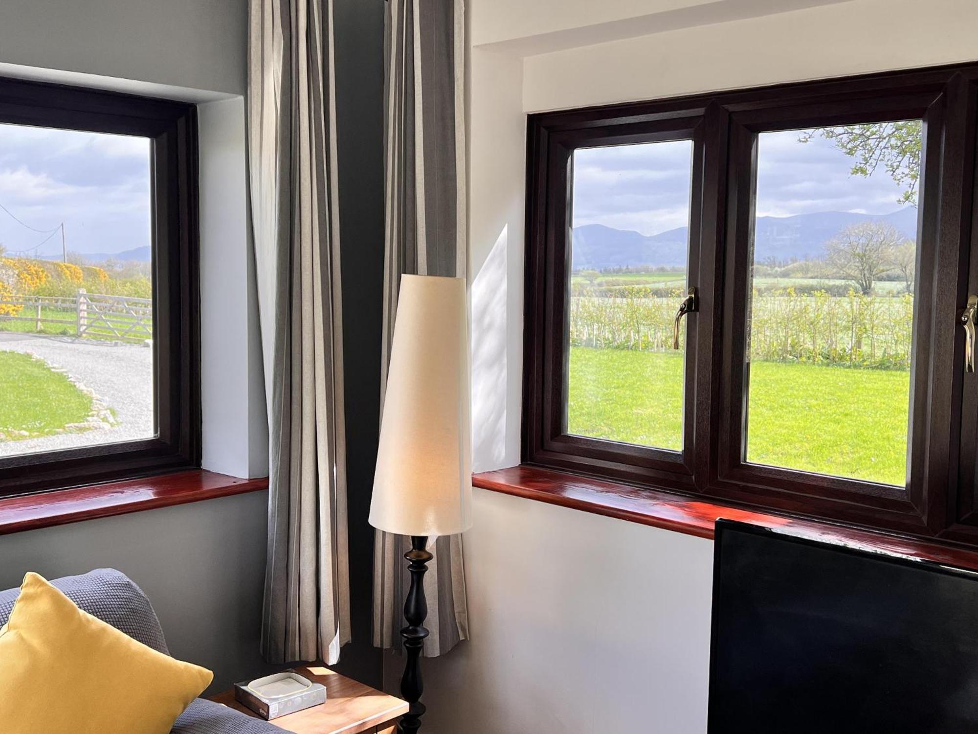 3 Bed Detached Cottage- Log Burner Mountain Views Beaumaris Εξωτερικό φωτογραφία